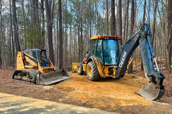 Hydraulic oil contamination: a risk to your heavy equipment