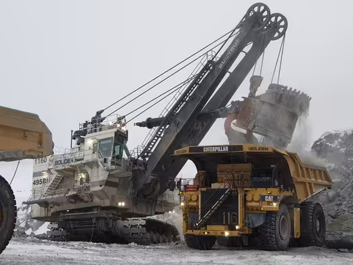 The world’s highest lifting capacity heavy equipment