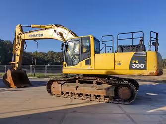 Generation-Komatsu PC300 Medium excavators-exterior